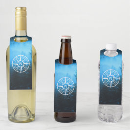 Kompass-Sternemblem Monogramm Nebel in Fichtenwald Flaschenanhänger