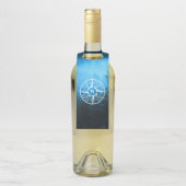 Kompass-Sternemblem Monogramm Nebel in Fichtenwald Flaschenanhänger (Auf Flasche)