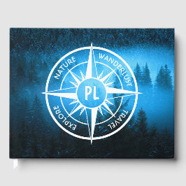 Kompass-Sternemblem Monogramm Nebel in Fichtenwald Gästebuch