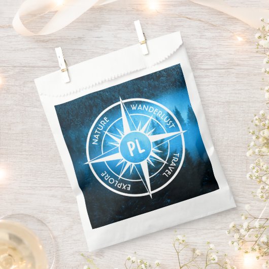 Kompass-Sternemblem Monogramm Nebel in Fichtenwald Geschenktütchen (Ausgeschnitten)