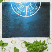 Kompass-Sternemblem Monogramm Nebel in Fichtenwald Geschirrtuch (Gefaltet)