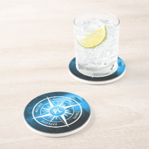 Kompass-Sternemblem Monogramm Nebel in Fichtenwald Getränkeuntersetzer