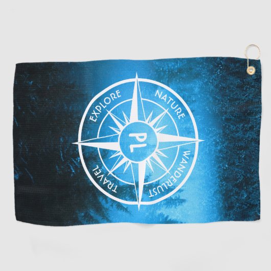 Kompass-Sternemblem Monogramm Nebel in Fichtenwald Golfhandtuch (Horizontal)