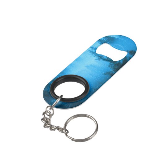 Kompass-Sternemblem Monogramm Nebel in Fichtenwald Mini Flaschenöffner (Rückseite Schrägansicht)