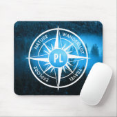 Kompass-Sternemblem Monogramm Nebel in Fichtenwald Mousepad (Mit Mouse)
