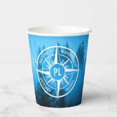 Kompass-Sternemblem Monogramm Nebel in Fichtenwald Pappbecher (Rückseite)