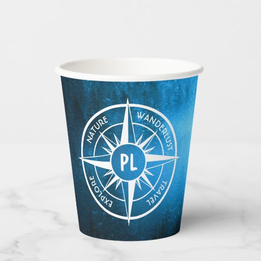 Kompass-Sternemblem Monogramm Nebel in Fichtenwald Pappbecher (Vorderseite)