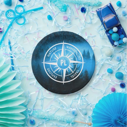 Kompass-Sternemblem Monogramm Nebel in Fichtenwald Pappteller (Party)