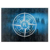 Kompass-Sternemblem Monogramm Nebel in Fichtenwald Schneidebrett (Vorderseite)