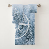 Kompass-Sternemblem monogramm Winterfichtenwald Badhandtuch Set (Insitu)