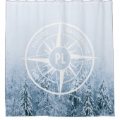 Kompass-Sternemblem monogramm Winterfichtenwald Duschvorhang (Vorderseite)