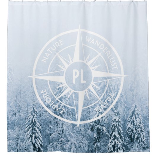 Kompass-Sternemblem monogramm Winterfichtenwald Duschvorhang (Vorderseite)