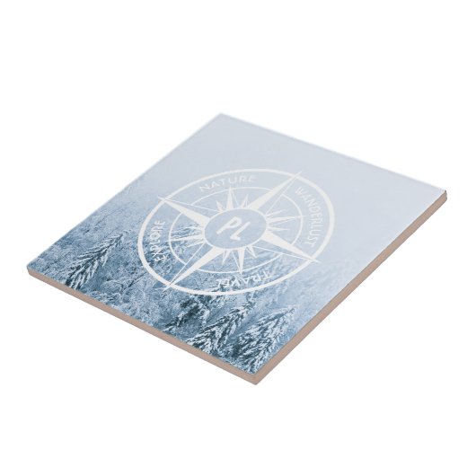 Kompass-Sternemblem monogramm Winterfichtenwald Fliese (Seite)