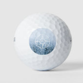 Kompass-Sternemblem monogramm Winterfichtenwald Golfball (Vorderseite)