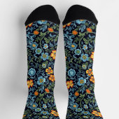 Komplexe Blumenkunst: Blaue und orangefarbene Blum Socken (Oben)
