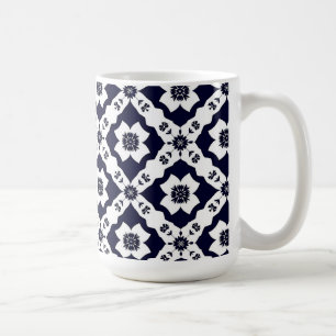 Komplexe Motive im Schwarz-Weiß-Kontrast Kaffeetasse