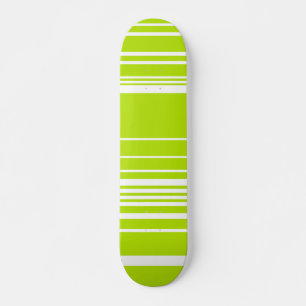 Komplexe Streifen in Kalkgrün und Weiß Skateboard