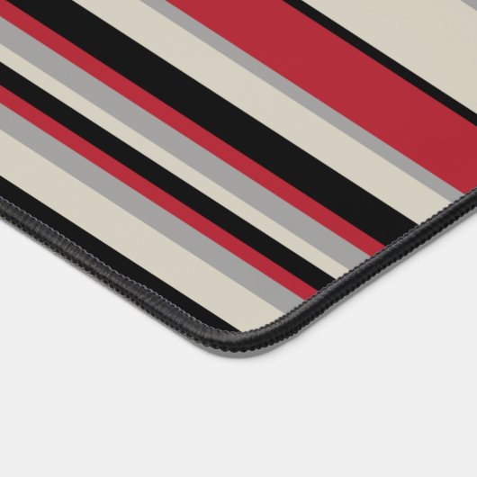 Komplexe Streifen - rot, grau, schwarz und knochen Schreibtischunterlage (Ecke)