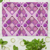 Komposition aus geometrischen Tabletts in Lila und Geschirrtuch (Gefaltet)