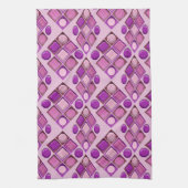Komposition aus geometrischen Tabletts in Lila und Geschirrtuch (Vertikal)
