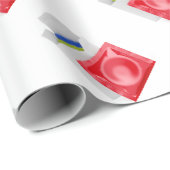 Kondome auf weißem Hintergrund Geschenkpapier (Rolleneckpunkt)