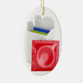 Kondome auf weißem Hintergrund Keramikornament (Rechts)