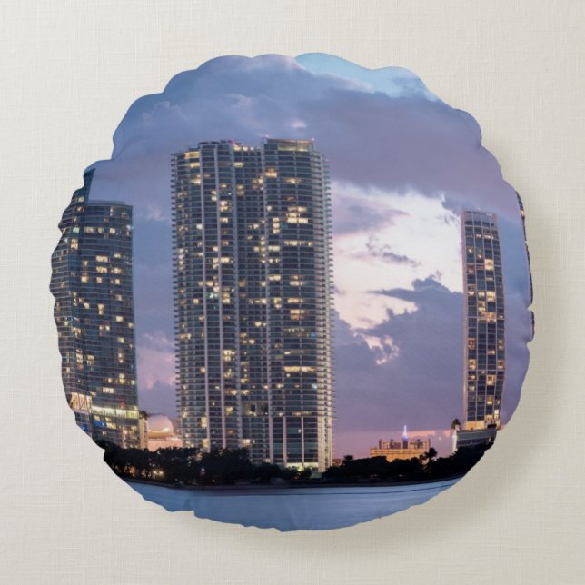 Kondominiumtürme in der Ufergegend in Miami Rundes Kissen (Vorderseite)