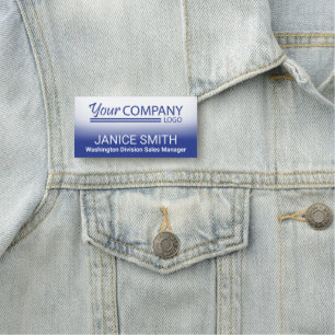 Kongressausstellung mit blauer Logo Namensschild