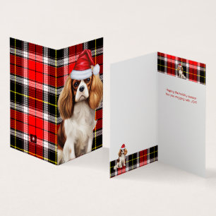 König Charles Spaniel mit Kariertem Weihnachtsfeie