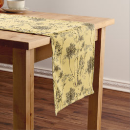 Königin Anne's Lace auf einem Tischläufer