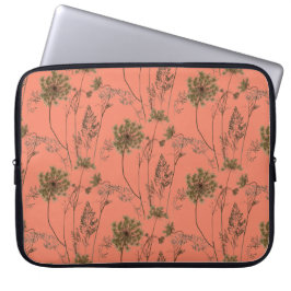 Königin Anne's Lace on a Laptop Sleeve (Lachs)