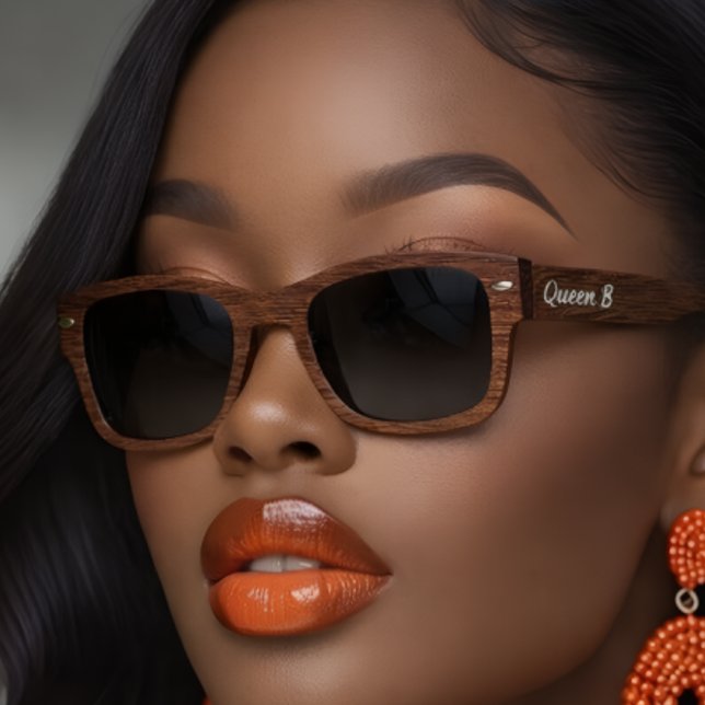 Königin B Holz-Sonnenbrille – 2026 Personalisiert (Von Creator hochgeladen)