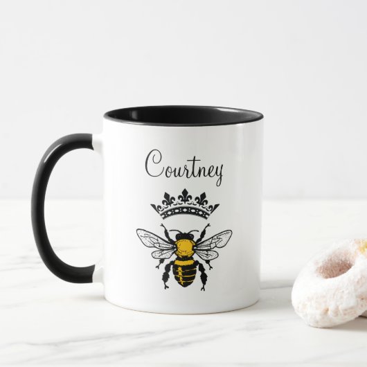 Königin Biene Monogramm Tasse (Mit Donut)