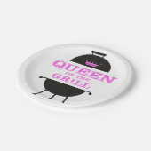 Königin des Grills, rosa Kronenrosa Pappteller (Schrägansicht)