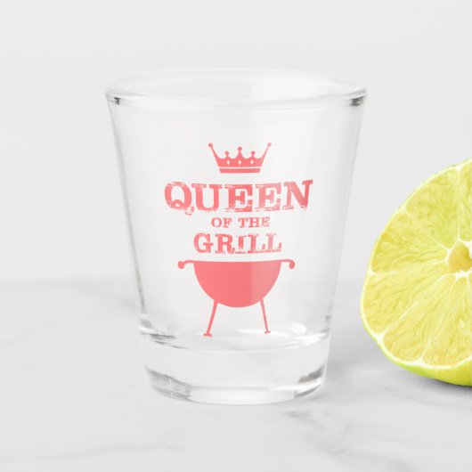 Königin des Grills, rosa Schnapsglas (Vorderseite)