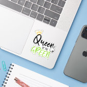 Königin des grünen Golf-Geschenks Aufkleber (Laptop mit iPhone)