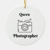 Königin Fotograf mit einer Kamera auf einem Keramik Ornament (Vorne)