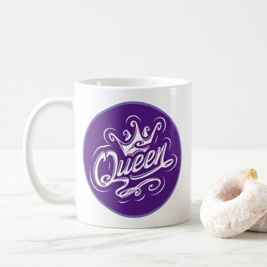 Königin mit Krone, Typografie-Design Kaffeetasse (Mit Donut)
