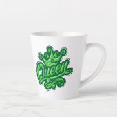 Königin mit Krone, Typografie-Design Milchtasse (Rechts)