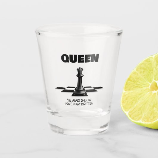 Königin Schach sollte sich bewusst sein, dass sie Schnapsglas (Vorderseite)