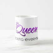 Königin von f*cking alles ! Lila Kaffeetasse (Mittel)