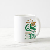 Königin von Shenanigans St. Patrick's Day Kaffeetasse (VorderseiteRechts)