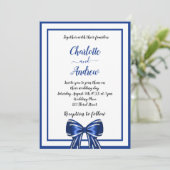 Königlich-blaue, elegante Bogen-Hochzeit Einladung (Stehend Vorderseite)