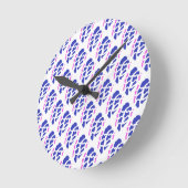 Königlich blaue und rosa Muster Runde Wanduhr (Winkel)