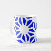 Königlich blaues geometrisches Muster Kaffeetasse (Vorderseite Links)