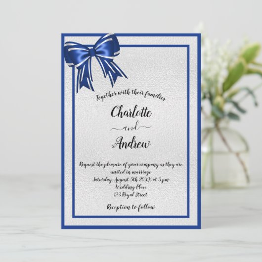 Königlich blaues Silberbogenmetall Einladung (Stehend Vorderseite)