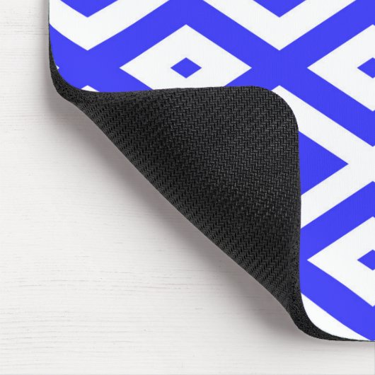Königlich blaues und weißes Rautenmuster Mousepad (Ecke)