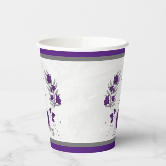 Königliche lila und weiße Blume Silberkranz Pappbecher (Links)