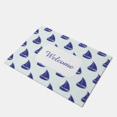 Königsblau-Segelboot-Muster | addieren Ihren Text Fußmatte (Schrägansicht)