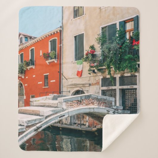 KONKRETE BRÜCKE AM WEISSEN GEBÄUDE SHERPADECKE (Vorderseite)